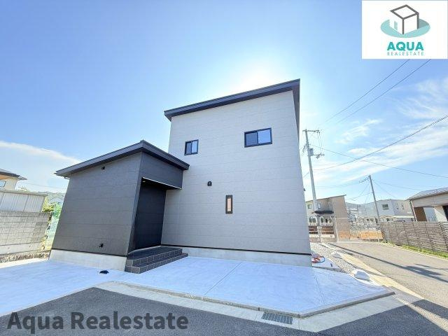 さぬき市志度の新築一戸建の前面道路含む現地写真