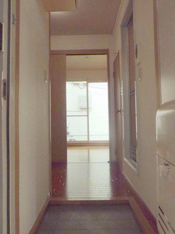 シティハイム　光１番館の展望|玄関から居室へ