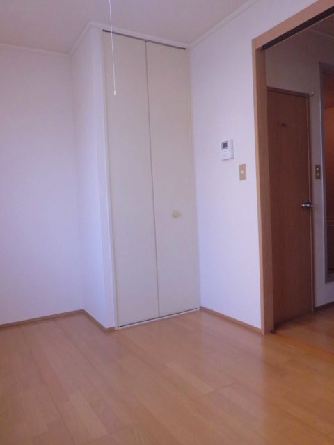 シティハイム　光１番館の洋室|南西向きで明るい洋室５．５帖