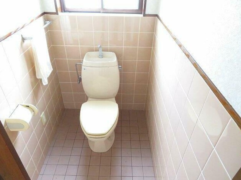 高知市横浜新町１丁目　中古一戸建てのトイレ|シンプルで使いやすいトイレです