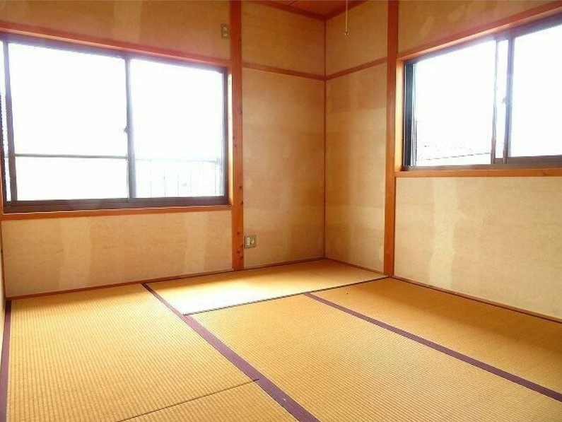 高知市横浜新町１丁目　中古一戸建ての和室|２階　和室があると落ち着いた雰囲気になりますね