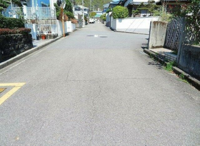 高知市横浜新町１丁目　中古一戸建ての前面道路含む現地写真|前面道路含む現地写真です
