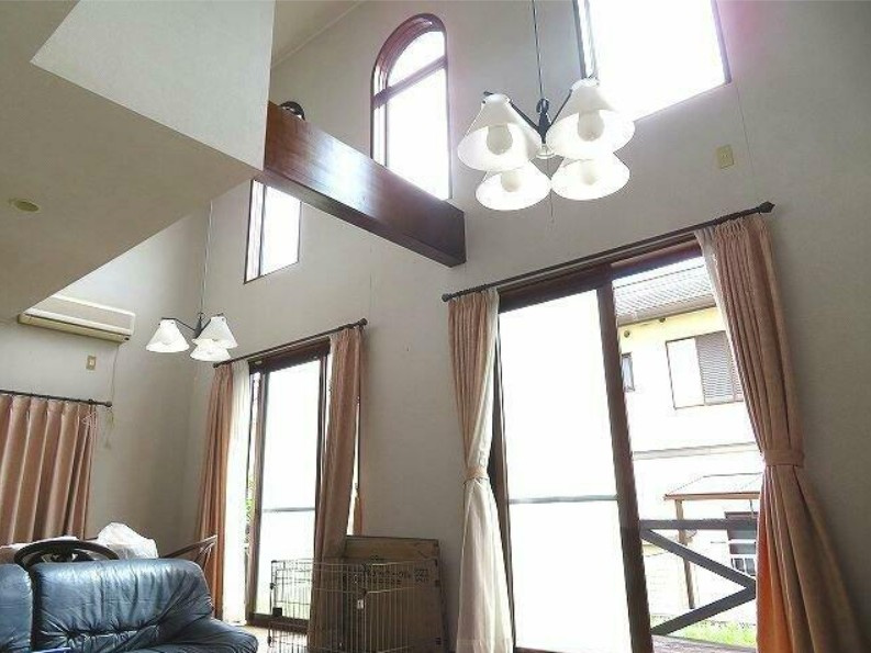 高知市横浜新町１丁目　中古一戸建ての居間・リビング|ゆったり過ごせるリビングです