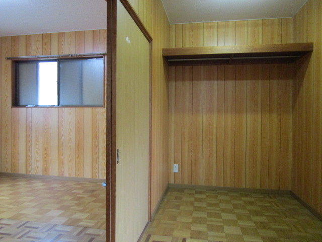 飯山満町戸建の居間・リビング|★納戸★