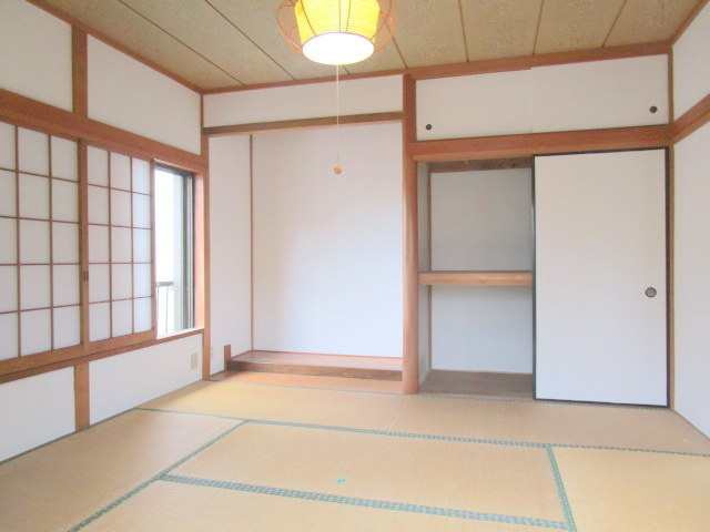 飯山満町戸建の居間・リビング|★１階和室★