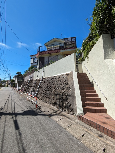 飯山満町戸建のその他共用部分|★高台に位置した建物で日当たり良好★