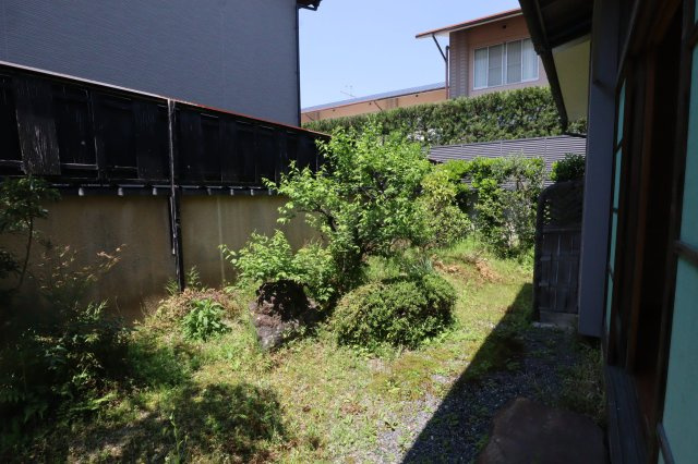 嵯峨野貸家の庭
