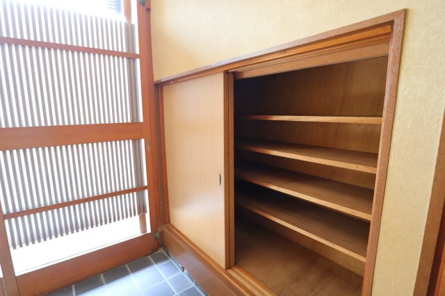 嵯峨野貸家の収納