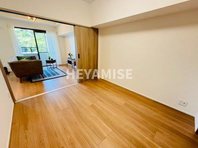 サーパス滑石の洋室