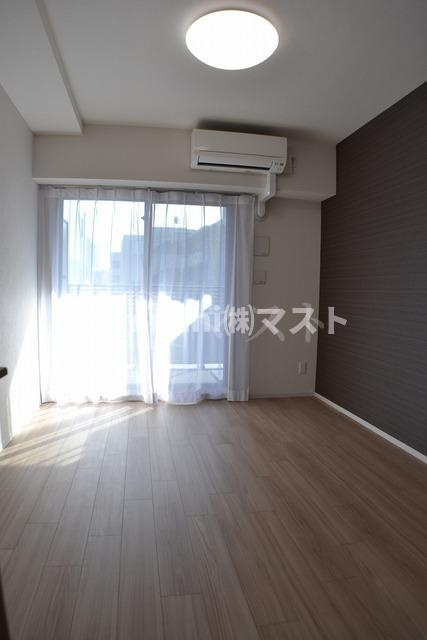 大阪市西区靱本町２丁目の賃貸マンションの居間・リビング