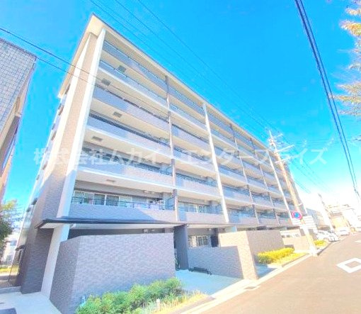 プレサンスロジェ京都西大路の外観