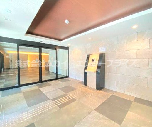 プレサンスロジェ京都西大路のロビー