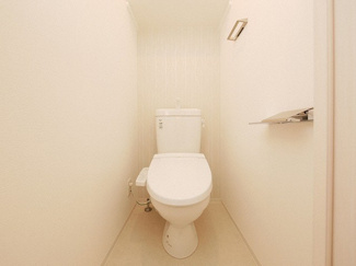 【トイレ】 | エスリード弁天町クレール | 落ち着いた色調のトイレです