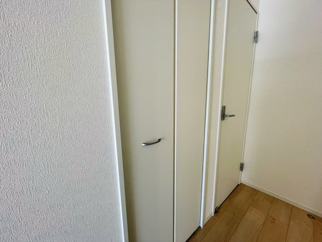 クレイドルガーデンうるま市天願 第２・3号棟のその他|キッチン脇には用途多彩なクローゼット付き！パントリー収納にも◎