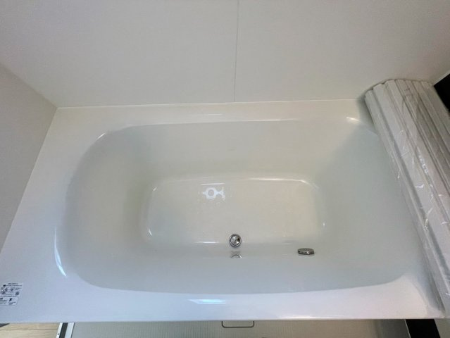 クレイドルガーデンうるま市天願 第２・3号棟の浴室|追い焚き機能付きバスタブ