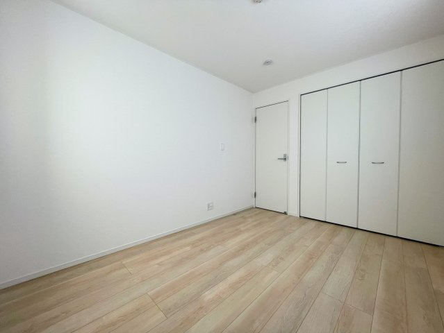 クレイドルガーデンうるま市天願 第２・3号棟の洋室|２階洋室６帖・クローゼット収納付き