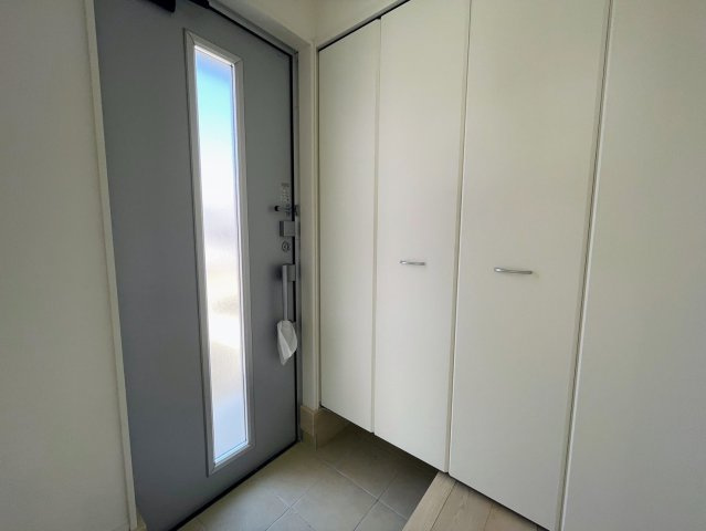 クレイドルガーデンうるま市天願 第２・3号棟のその他|可動式棚付きで大容量のシューズクローゼット付き