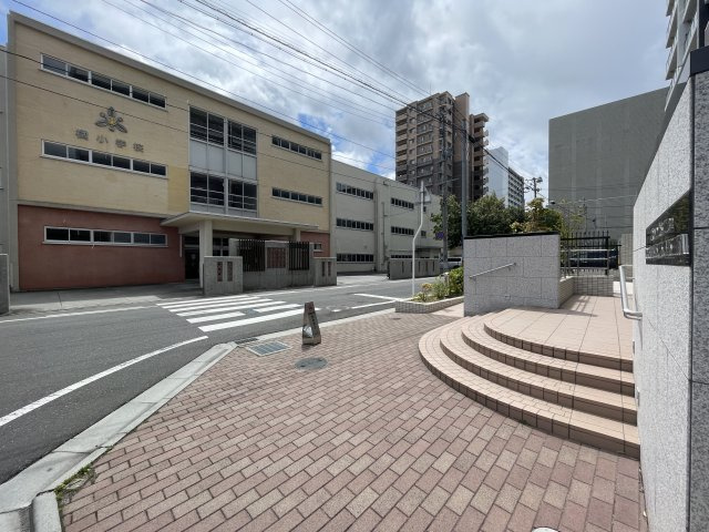 グランフォセット郡山堤下のエントランス