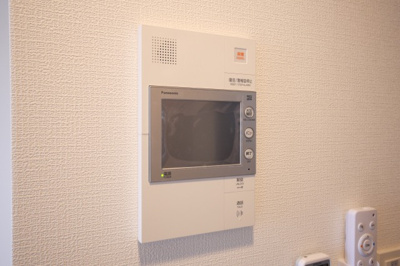 【セキュリティ】 | ザ・ウエストマークシティプレミアム | モニター付きインターホンです
