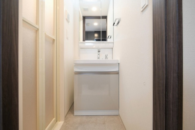 【独立洗面台】 | ザ・ウエストマークシティプレミアム | 朝の支度にも助かる、独立の洗髪洗面化粧台