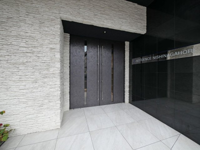 【エントランス】 | S-RESIDENCE西長堀 | 清潔なエントランスです