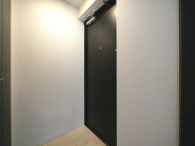【玄関】 | S-RESIDENCE西長堀 | 明るい玄関です
