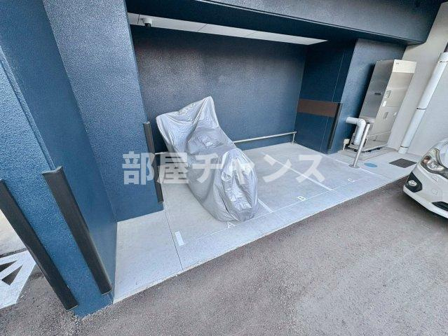 プレサンス吹上駅前エテルノの駐車場