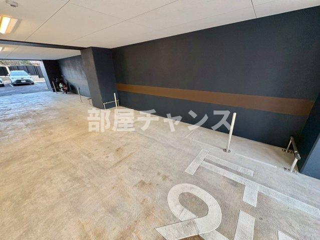 プレサンス吹上駅前エテルノの駐車場