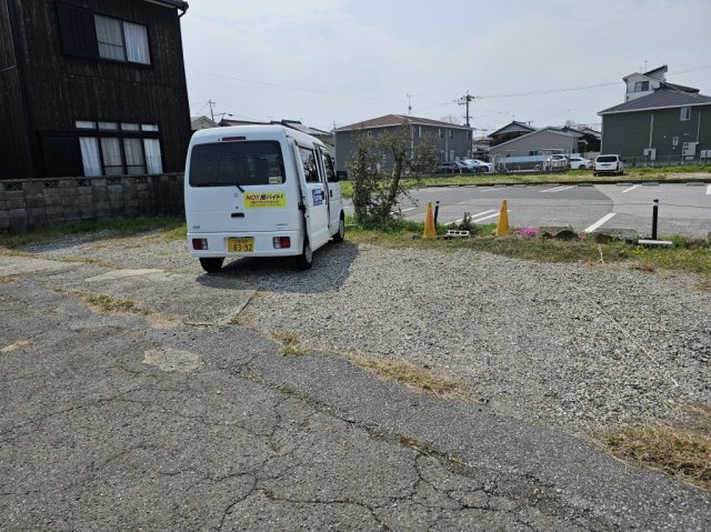 彦根市芹橋１丁目の駐車場