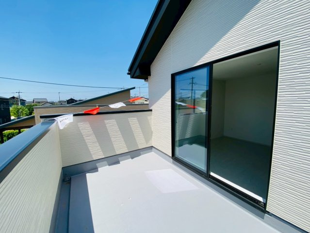 ケイアイエルデ／東区沼山津1期／１号棟のバルコニー|晴れた日は青空を見渡せる視界良好のバルコニー