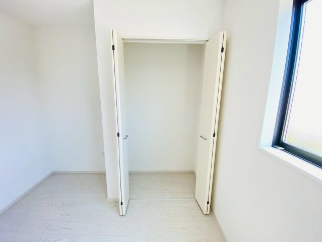 ケイアイエルデ／東区沼山津1期／１号棟の収納|大きめのクローゼット。どう活かすかはあなた次第。