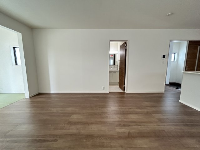 LG沖縄市南桃原　3号棟　＼☆ご成約時５０万円キャッシュバック☆／の居間・リビング