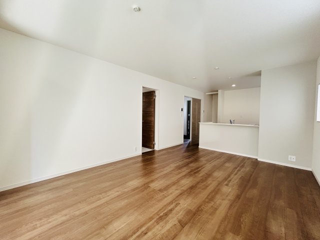 LG沖縄市南桃原　3号棟　＼☆ご成約時５０万円キャッシュバック☆／の居間・リビング