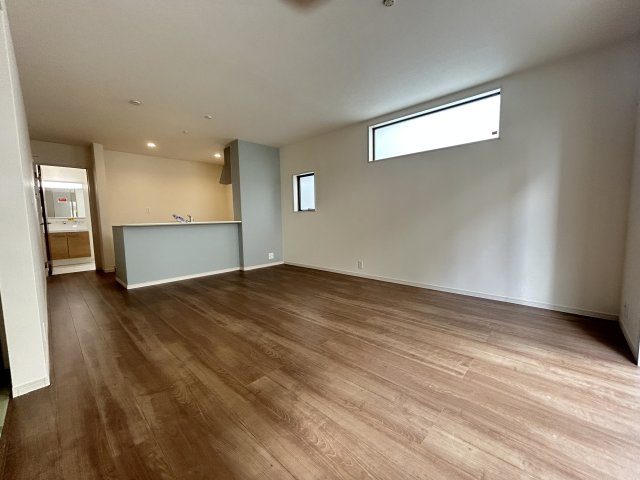 LG沖縄市南桃原　2号棟　＼☆ご成約時５０万円キャッシュバック☆／の居間・リビング