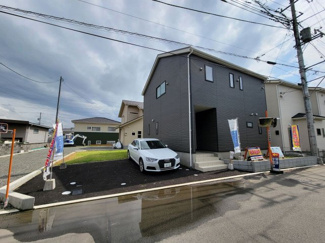 【外観】 | 南アルプス市桃園 新築戸建 2号棟 車並列2台 広々お庭