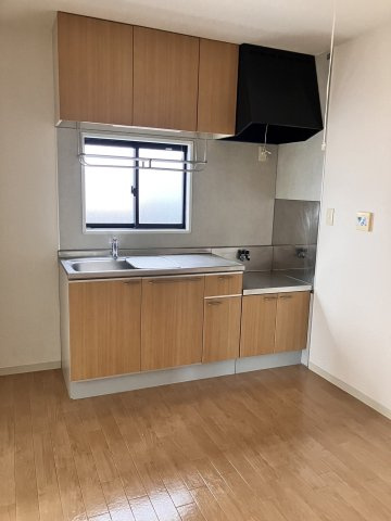 御幸ロードⅡ番館のキッチン|コンパクトなキッチンで掃除もラクラク