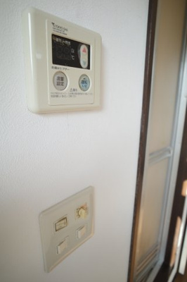 【浴室】 | にふてぃはうす89 | 浴室のお湯温度設定機。