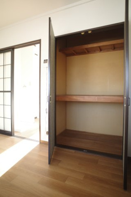 【収納】 | にふてぃはうす89 | 奥行きのある、押入収納スペース。