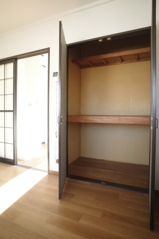 【収納】 | にふてぃはうす89 | 奥行きのある、押入収納スペース。