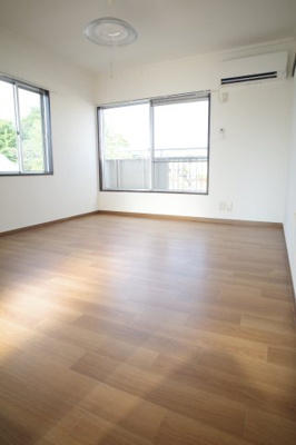 【居間・リビング】 | にふてぃはうす89 | 日当りはどこに住んでも気になりますね！