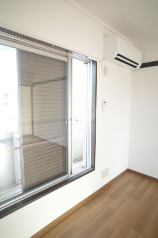 【内装】 | にふてぃはうす89 | 外出時は雨戸で戸締り。