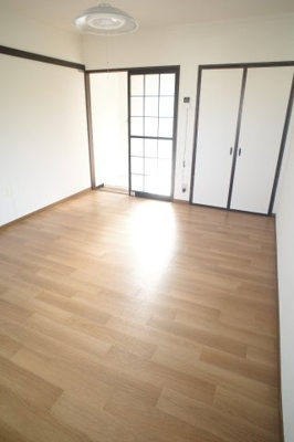 【子供部屋】 | にふてぃはうす89 | 押入、かもい、和室の名残も残しつつ。