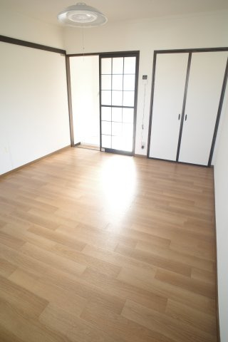 【子供部屋】 | にふてぃはうす89 | 押入、かもい、和室の名残も残しつつ。
