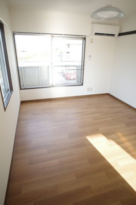 【寝室】 | にふてぃはうす89 | バストイレ別々でこのお家賃が嬉しいですね！