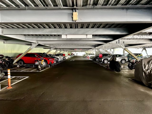 プレシアスシティ・ザ・シーズンズA棟の駐車場