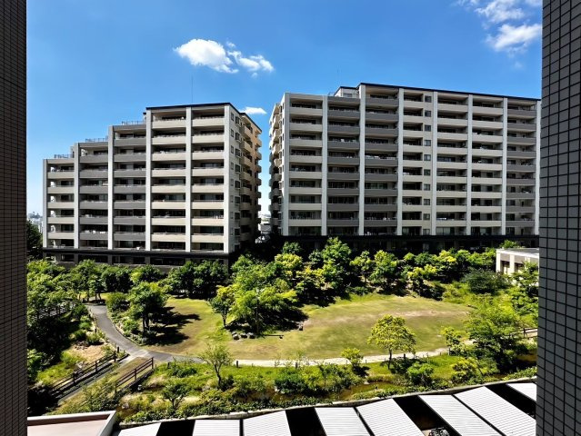 プレシアスシティ・ザ・シーズンズA棟の外観