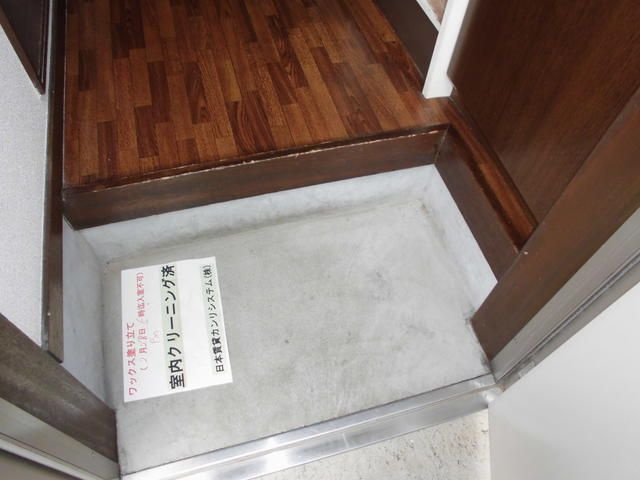 コーポユーエー２号棟の玄関