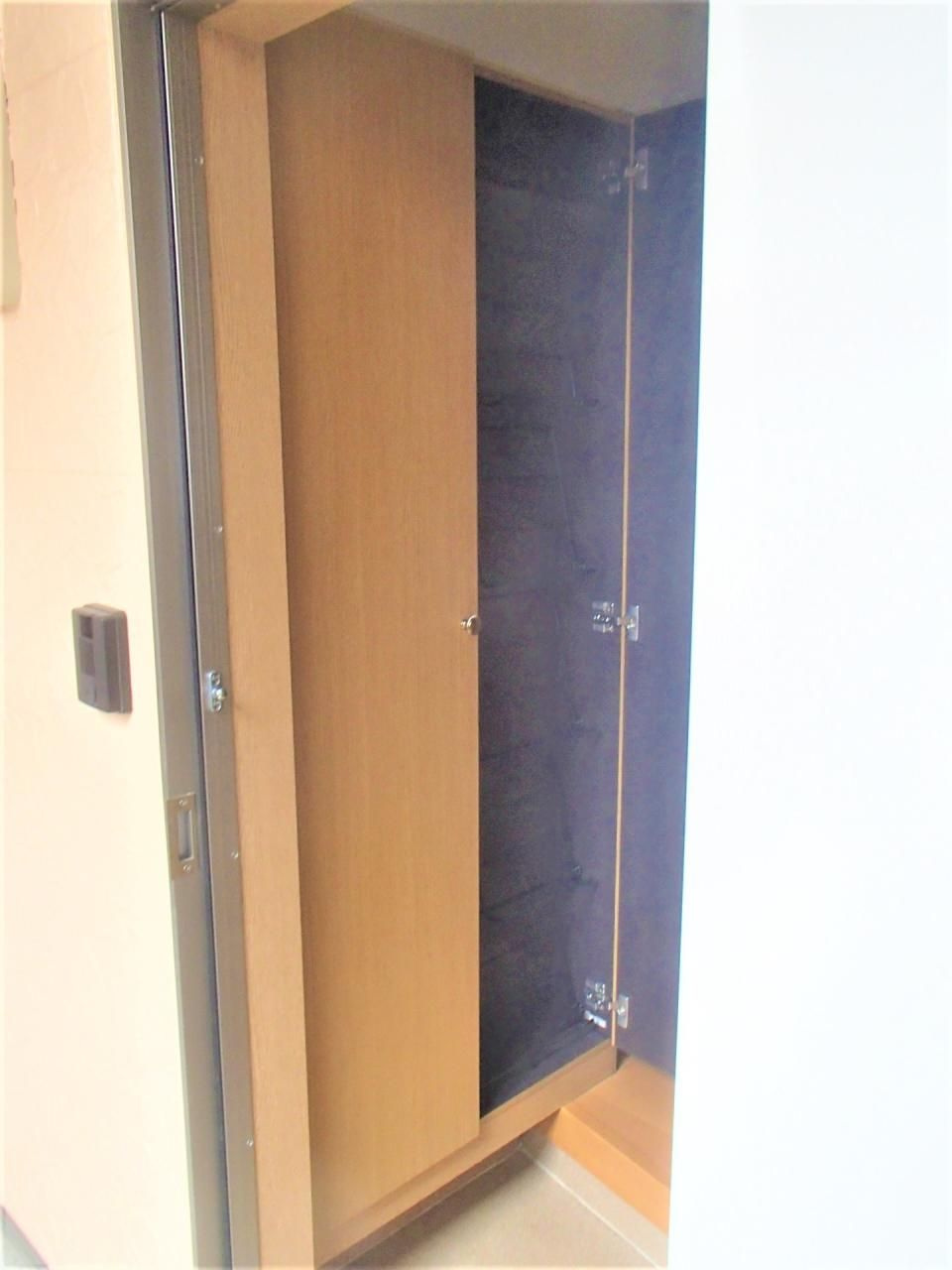 シャルムコートの玄関