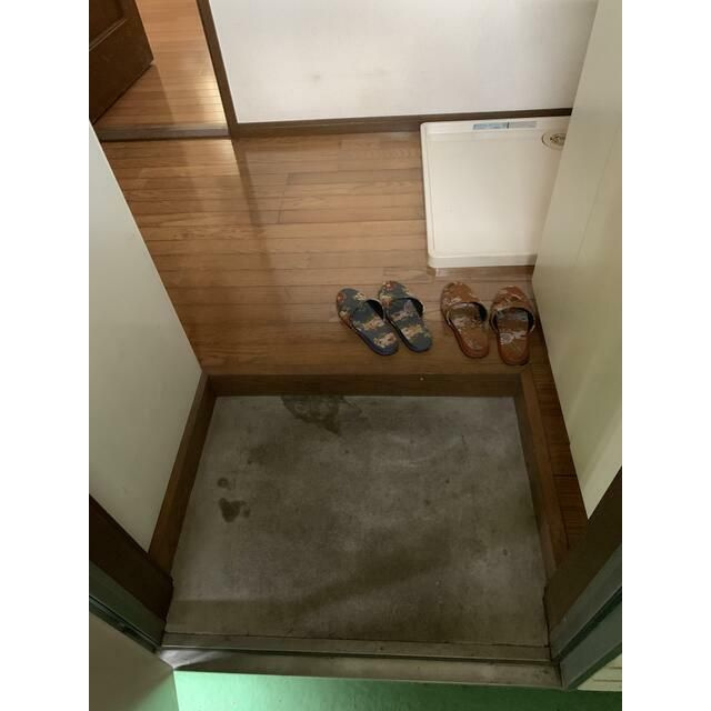 トゥレジャ　ハイツの玄関