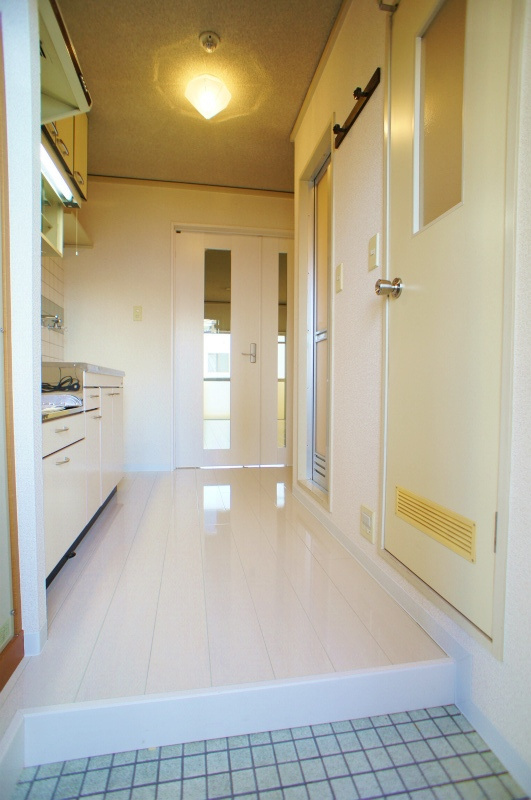 エトランゼ宮本V【キャッシュバック対象物件】の玄関|収納もある玄関です